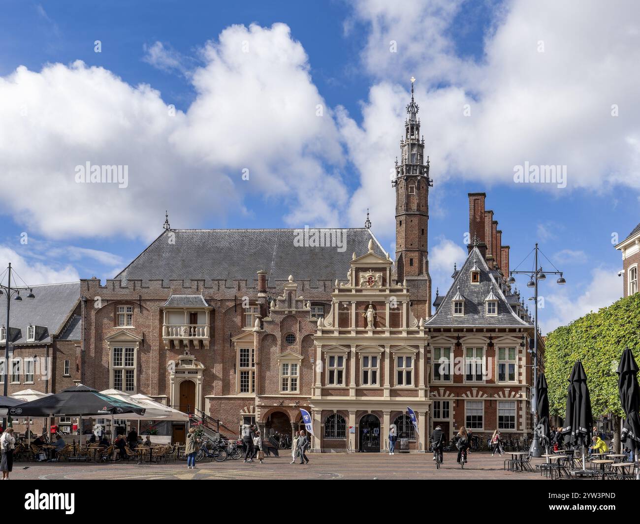 Municipio di Haarlem (Stadhuis Haarlem) sul Grote Markt nel centro della città vecchia, Haarlem, Olanda settentrionale, Paesi Bassi Foto Stock