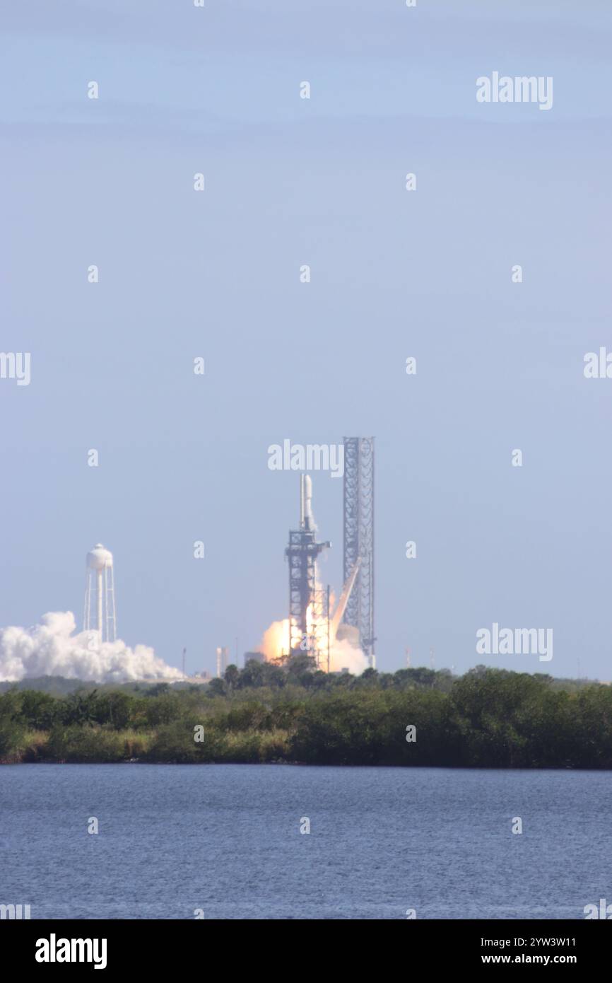 Lancio e atterraggio dello Space X Falcon 9 a cape Canaveral Foto Stock