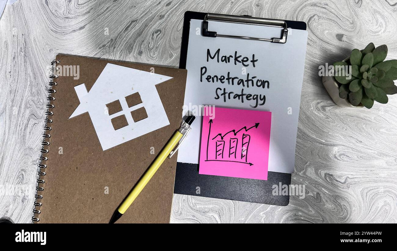 Concetto di strategia di penetrazione del mercato scrivere su documenti cartacei isolati su un tavolo di legno. Foto Stock