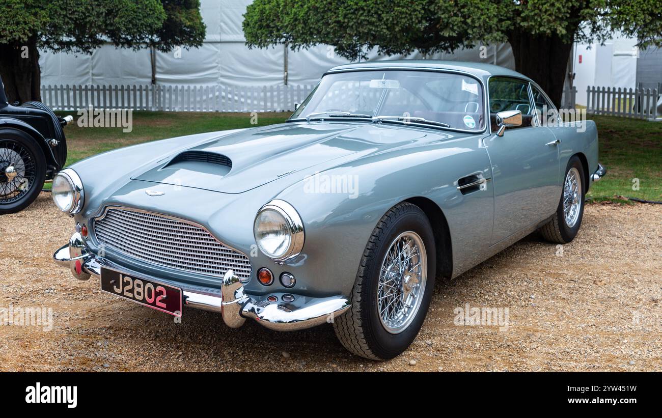 Aston Martin DB4 Concours of Elegance 2022, Hampton Court Palace, Londra Foto Stock