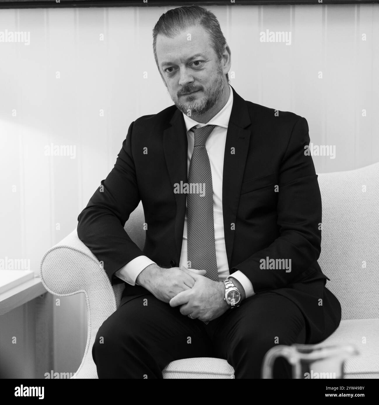 Isabel Diaz Ayuso, tiene un incontro con il presidente del Comitato Paralimpico Internazionale, Andrew Parsons, alla Real Casa de Correos, a dicembre Foto Stock