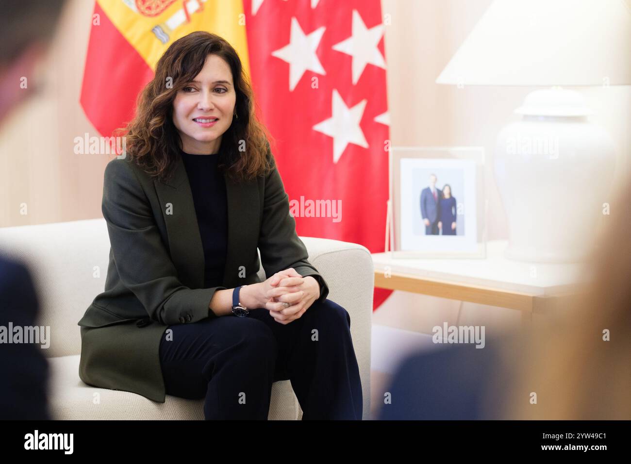 Isabel Diaz Ayuso, tiene un incontro con il presidente del Comitato Paralimpico Internazionale, Andrew Parsons, alla Real Casa de Correos, a dicembre Foto Stock