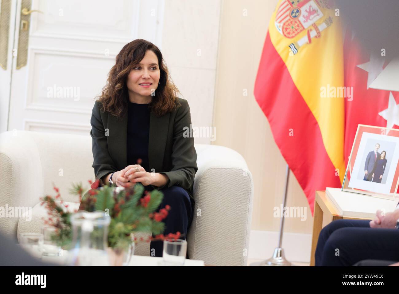 Isabel Diaz Ayuso, tiene un incontro con il presidente del Comitato Paralimpico Internazionale, Andrew Parsons, alla Real Casa de Correos, a dicembre Foto Stock