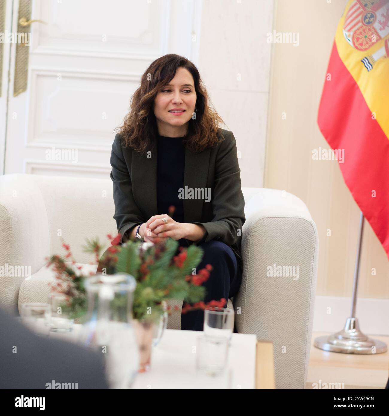 Isabel Diaz Ayuso, tiene un incontro con il presidente del Comitato Paralimpico Internazionale, Andrew Parsons, alla Real Casa de Correos, a dicembre Foto Stock