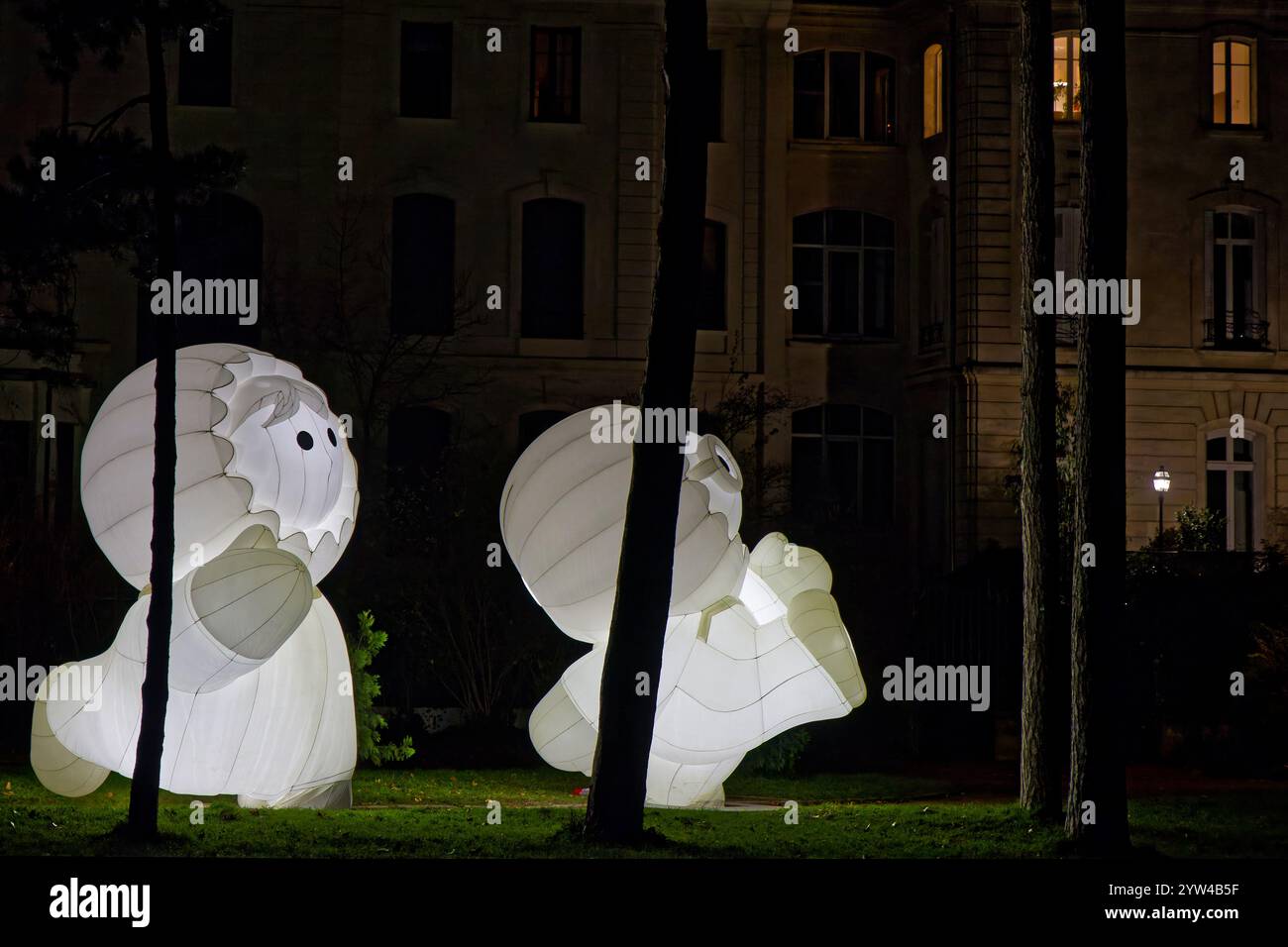 LIONE, 6 dicembre 2024: Fete des Lumieres nel Parc de la Tete d'Or. Il Festival rivela la bellezza di Lione al calar della notte ogni anno intorno all'8 dicembre. T Foto Stock