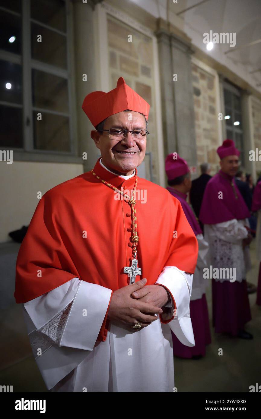 Città del Vaticano, Vaticano. 7 dicembre 2024. Il cardinale Luis Gerardo Cabrera Herrera, di recente nomina, partecipa alle visite di cortesia presso il Palazzo Apostholic in Vaticano il 7 dicembre 2024 a città del Vaticano. Credito: dpa/Alamy Live News Foto Stock