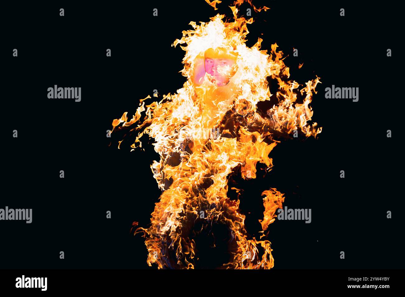 Jan Schmidt-Whitley/le Pictorium - manifestazione dell'opposizione a Tbilisi - 08/12/2024 - Georgia (Europa)/Tbilisi/Tbilisi - anche un'effigie di Zviad Kharazishvili, responsabile della violenza politica, è stata bruciata di fronte all'albero di Natale creato dal regime. I manifestanti contrari alla svolta filo-russa del governo di Irakli Kobakhidze stanno ora pattugliando le periferie dei raduni per contrastare gli attacchi da parte delle "titushka" (ausiliari civili pagati dal governo per attaccare e terrorizzare gli avversari). I manifestanti si sono riuniti di fronte al Parlamento georgiano ogni sera per t Foto Stock