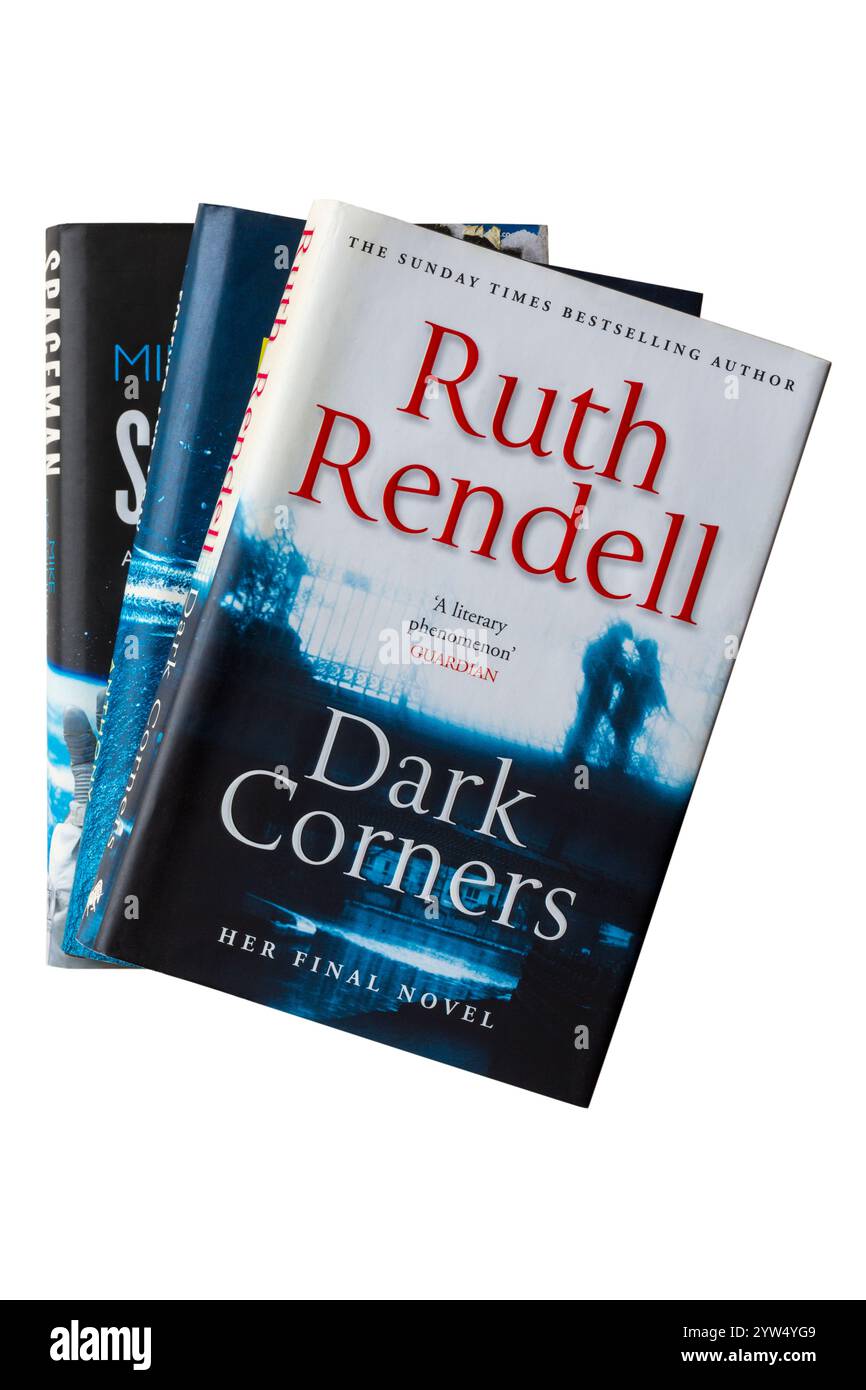 Selezione di libri rilegati con Ruth Rendell Dark Corners in alto isolato su sfondo bianco Foto Stock