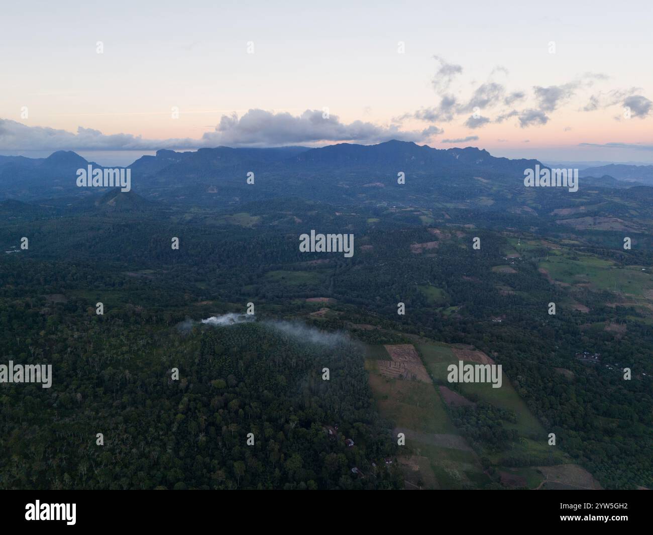 Macizo Blancas penas riserva naturale paesaggio montagna vista aerea drone Foto Stock