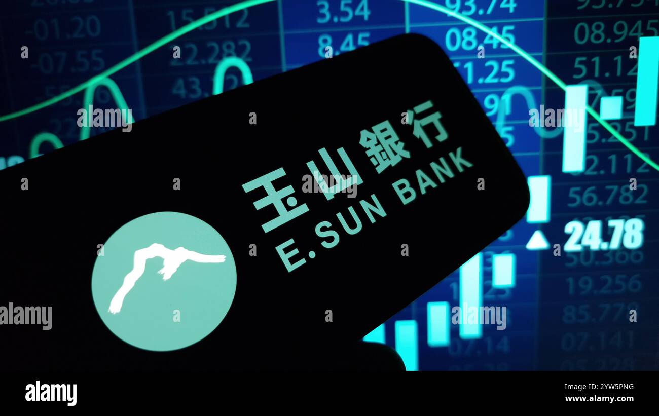 Konskie, Polonia - 8 dicembre 2024: E.. Logo della società SUN Bank visualizzato sul telefono cellulare Foto Stock
