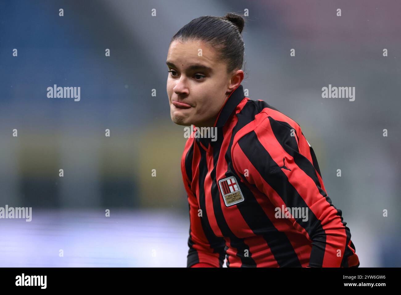 Milano, Italia. 8 dicembre 2024. Monica Renzotti dell'AC Milan durante la partita di serie A femminile allo Stadio Giuseppe Meazza, Milano. Il credito per immagini dovrebbe essere: Jonathan Moscrop/Sportimage Credit: Sportimage Ltd/Alamy Live News Foto Stock