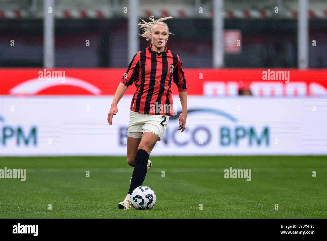Milano, Italia. 8 dicembre 2024. Emma Koivisto dell'AC Milan durante la partita di serie A femminile allo Stadio Giuseppe Meazza, Milano. Il credito per immagini dovrebbe essere: Jonathan Moscrop/Sportimage Credit: Sportimage Ltd/Alamy Live News Foto Stock