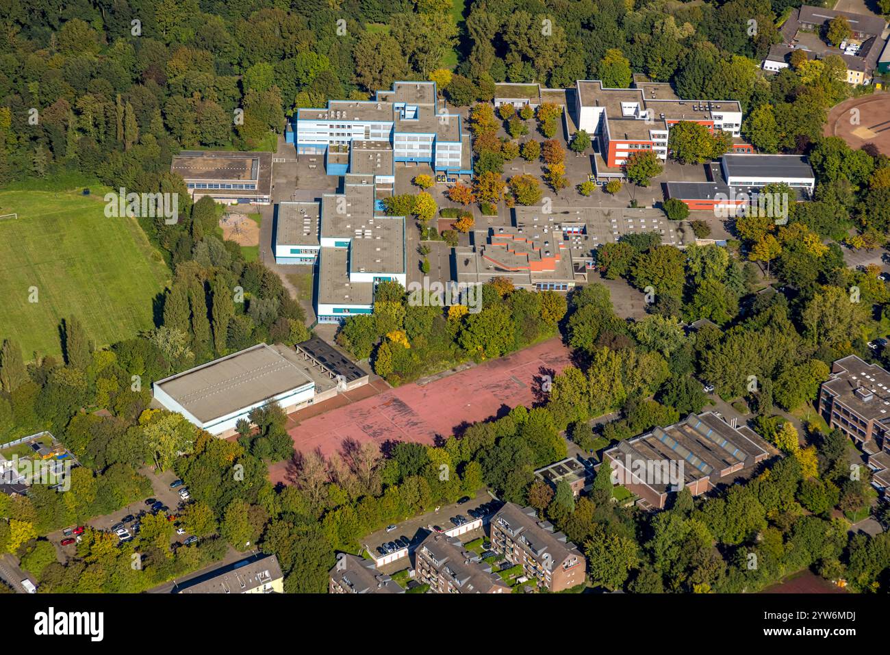 Vista aerea, scuola secondaria Am Biegerpark, Huckingen, Duisburg, regione della Ruhr, Renania settentrionale-Vestfalia, Germania Foto Stock