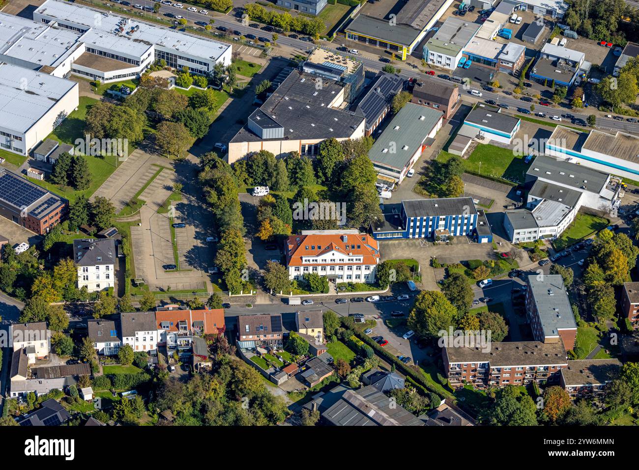 Vista aerea, Evangeliumskirche Wera Forum Church, zona industriale Zum Walkmüller, Großenbaum, Duisburg, regione della Ruhr, Renania settentrionale-Vestfalia, Germania Foto Stock