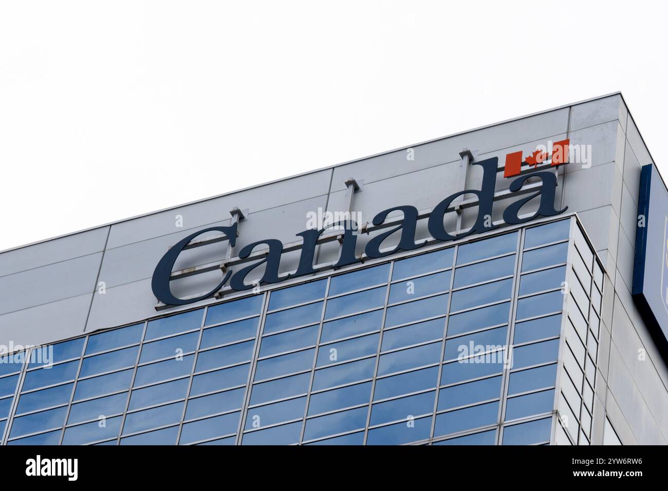 Primo piano dell'insegna del governo del Canada sull'edificio di Ottawa, Ontario, Canada. Foto Stock