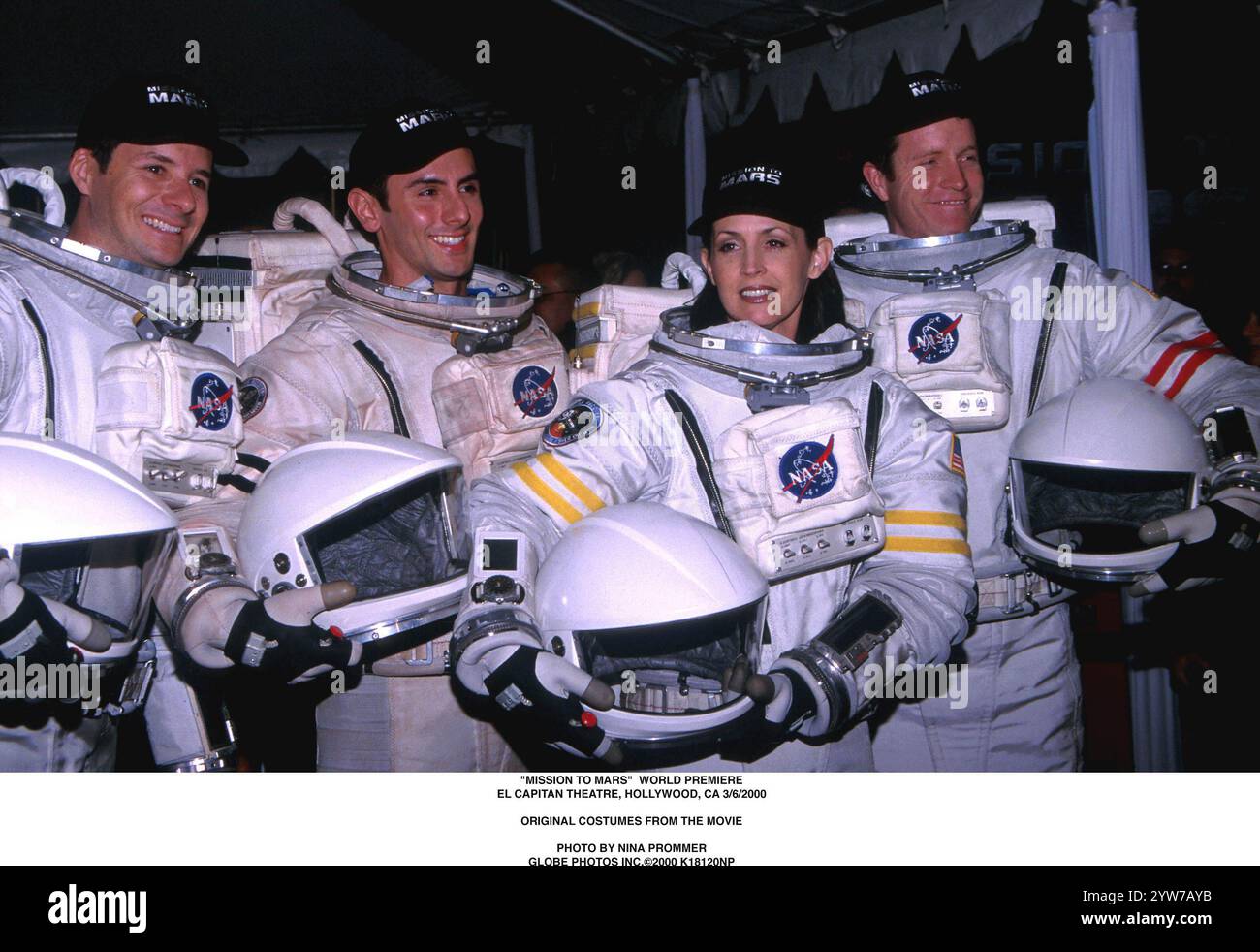 1 GENNAIO 2011 - PRIMA MONDIALE DI ''MISSION TO MARS''. EL CAPITAN THEATER, HOLLYWOOD, CA 3/6/2000. COSTUMI ORIGINALI DEL FILM. (Credit Image: © Nina Prommer/ZUMA Press Wire) SOLO PER USO EDITORIALE! Non per USO commerciale! Foto Stock