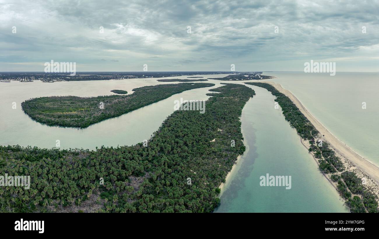 Vista aerea della costa dello Stump Pass Beach State Park a Venice, Florida Foto Stock