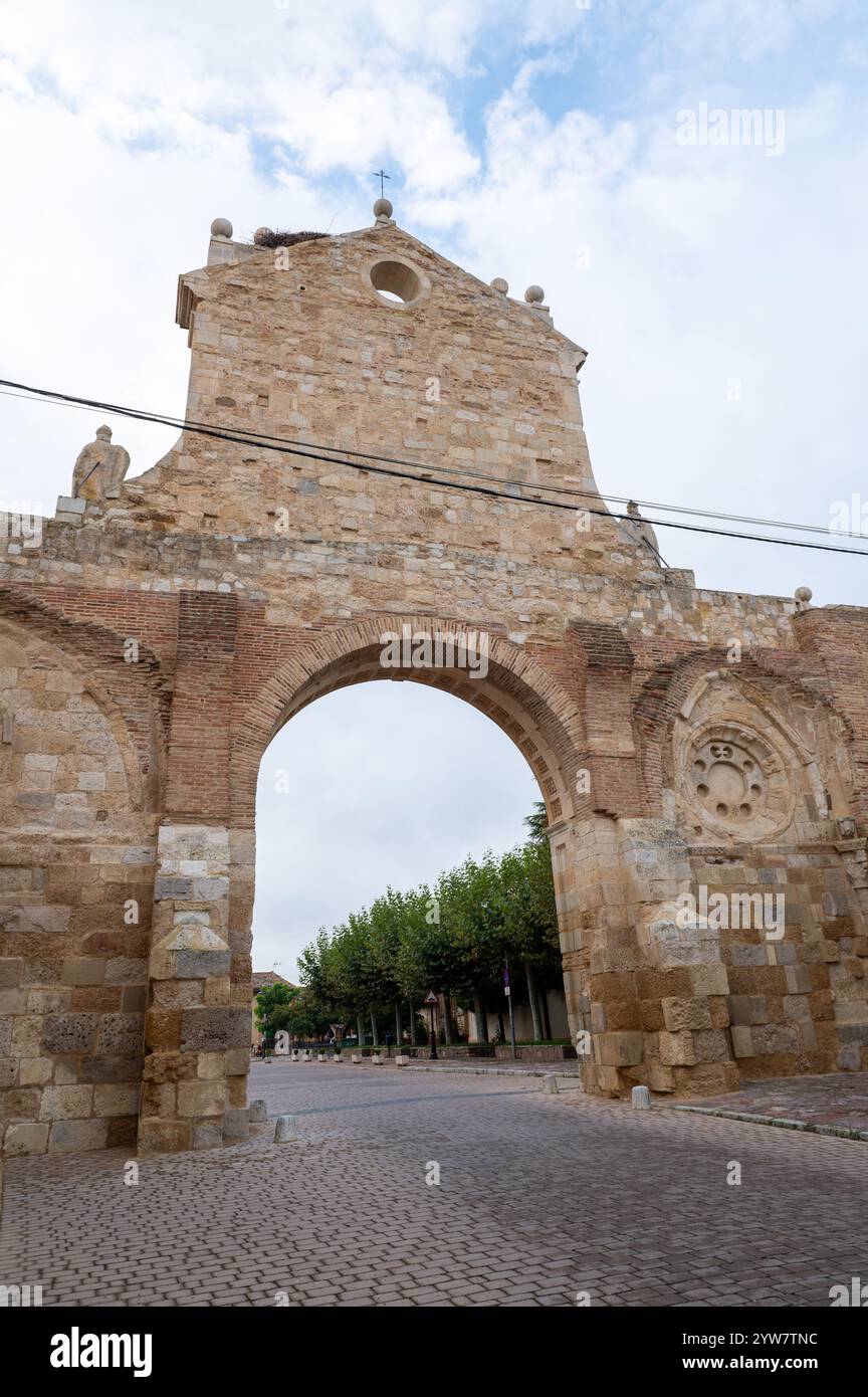 Arco di San Benito Sahagun sul cammino di Santiago. Foto Stock