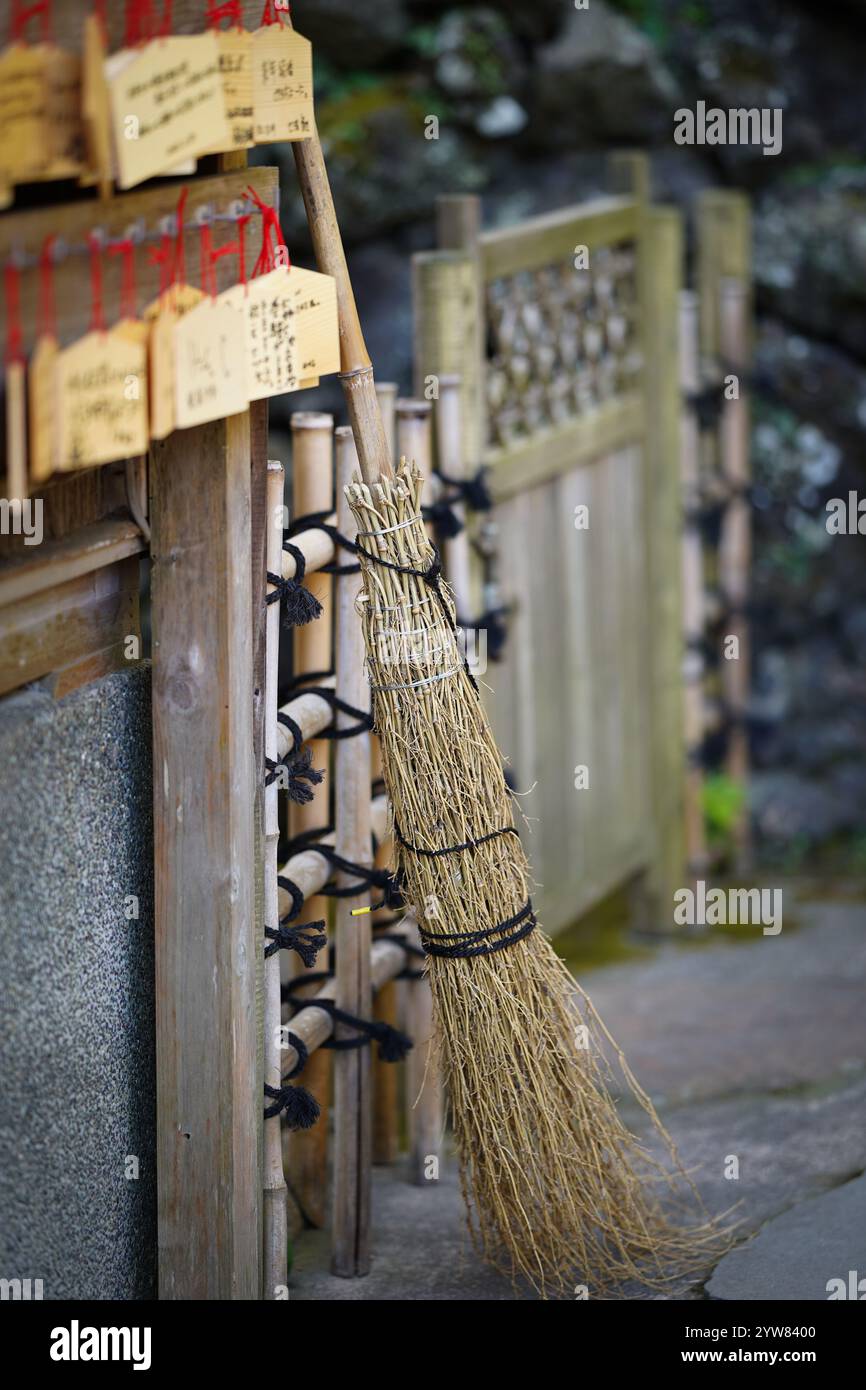 EMA (tavoletta votiva) e bouki di bambù al tempio di Hase-ji Foto Stock