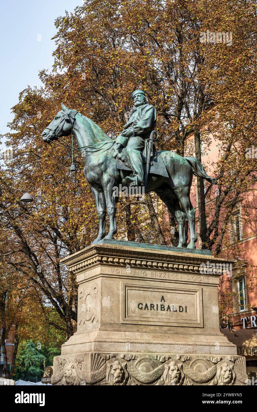 Monumento a Giuseppe Garibaldi in via dell'indipendenza nel centro storico di Bologna, nella regione Emilia-Romagna del nord Italia Foto Stock
