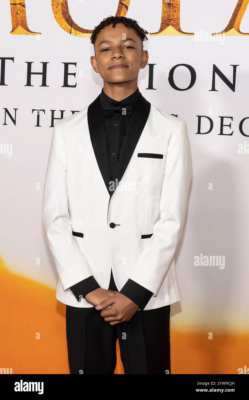 Hollywood, Stati Uniti. 9 dicembre 2024. Theo Somolu assiste agli arrivi della prima mondiale di "MUFASA: THE LION KING" Disney al Dolby Theater di Hollywood, CALIFORNIA, il 9 dicembre 2024. (Foto di Corine Solberg/Sipa USA) credito: SIPA USA/Alamy Live News Foto Stock