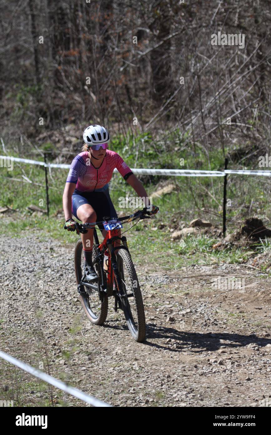 Tennessee National Mountain Bike Festival 2024 XCO Race 2024 al WindRock Bicycle Park di Oliver Springs, Tennessee, Stati Uniti. Foto Stock