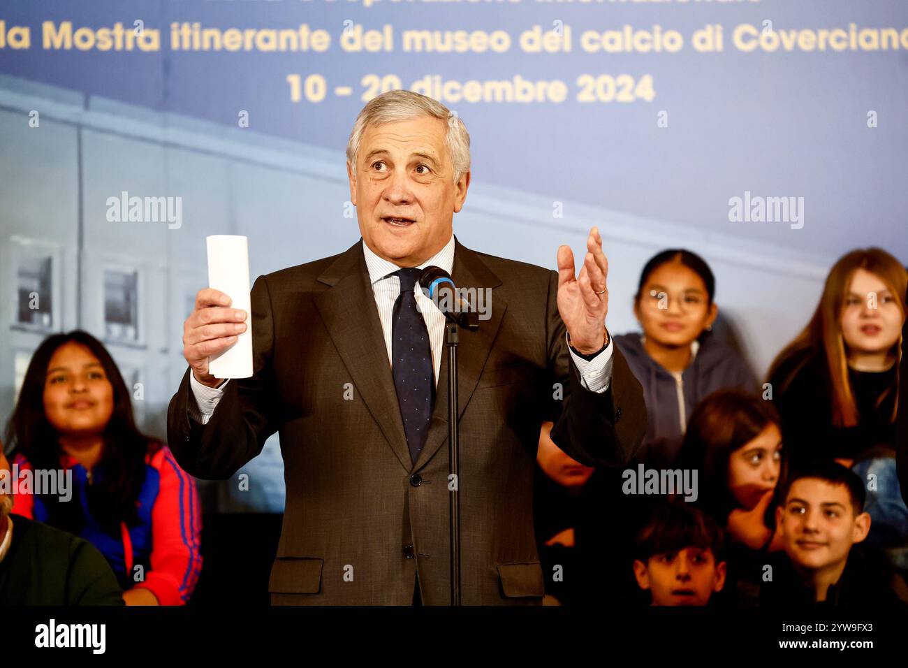 Il Ministro degli affari esteri e della cooperazione Internazionale, Antonio Tajani, inaugura alla Farnesina l'evento di presentazione della Mostra &#x201c;SFUMATURE DI AZZURRO&#x201d;, organizzata e curata dalla Federazione Italiana Giuoco calcio insieme al Museo del calcio di Coverciano. - Marted&#xec; 10 dicembre 2024 - Cronaca - (foto di Cecilia Fabiano/LaPresse) il Vice primo Ministro e Ministro degli affari Esteri e della cooperazione internazionale, Antonio Tajani, aprirà l'evento di presentazione della &#x201c;SHADES OF BLUE&#x201d; mostra alla Farnesina, organizzata e c Foto Stock