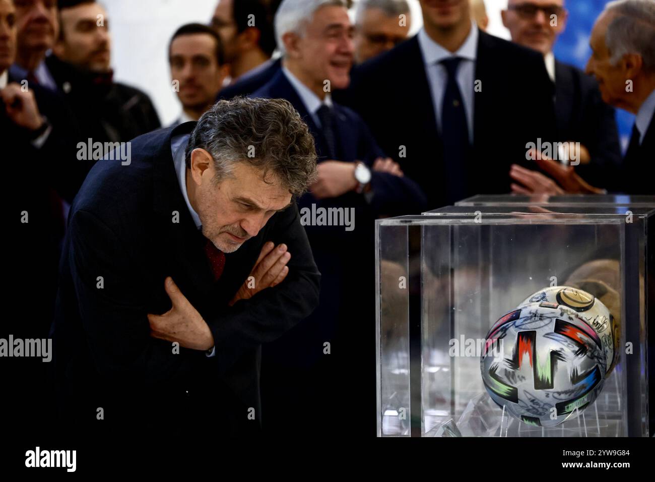 Il Ministro degli affari esteri e della cooperazione Internazionale, Antonio Tajani, inaugura alla Farnesina l'evento di presentazione della Mostra &#x201c;SFUMATURE DI AZZURRO&#x201d;, organizzata e curata dalla Federazione Italiana Giuoco calcio insieme al Museo del calcio di Coverciano. - Marted&#xec; 10 dicembre 2024 - Cronaca - (foto di Cecilia Fabiano/LaPresse) il Vice primo Ministro e Ministro degli affari Esteri e della cooperazione internazionale, Antonio Tajani, aprirà l'evento di presentazione della &#x201c;SHADES OF BLUE&#x201d; mostra alla Farnesina, organizzata e c Foto Stock