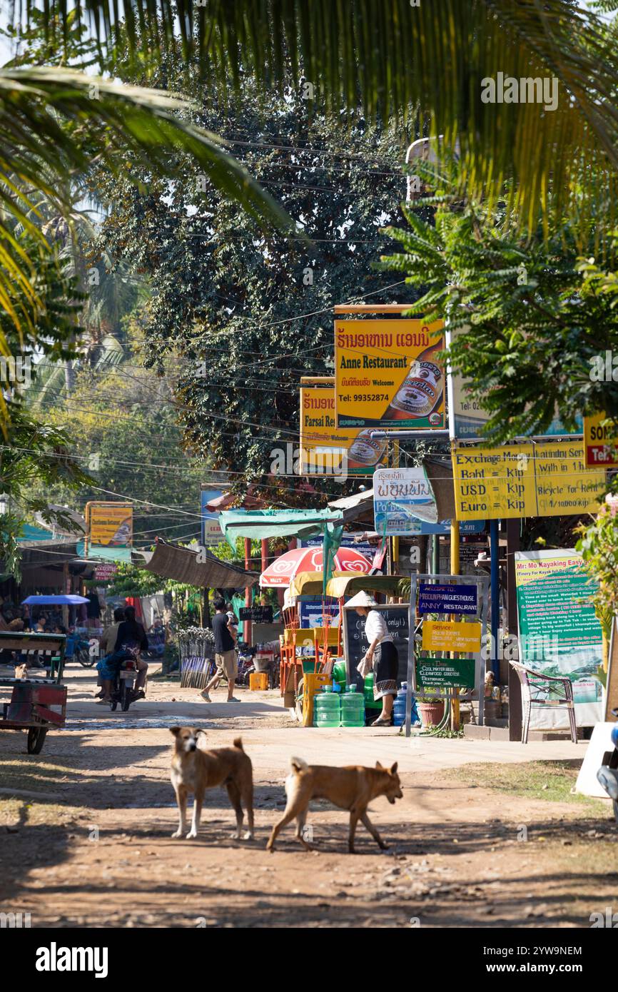 Villaggio di Khon sull'isola di Don Khon sul fiume Mekong nell'arcipelago delle Four Thousand Island, provincia di Champasak, Laos, Sud-est asiatico Foto Stock