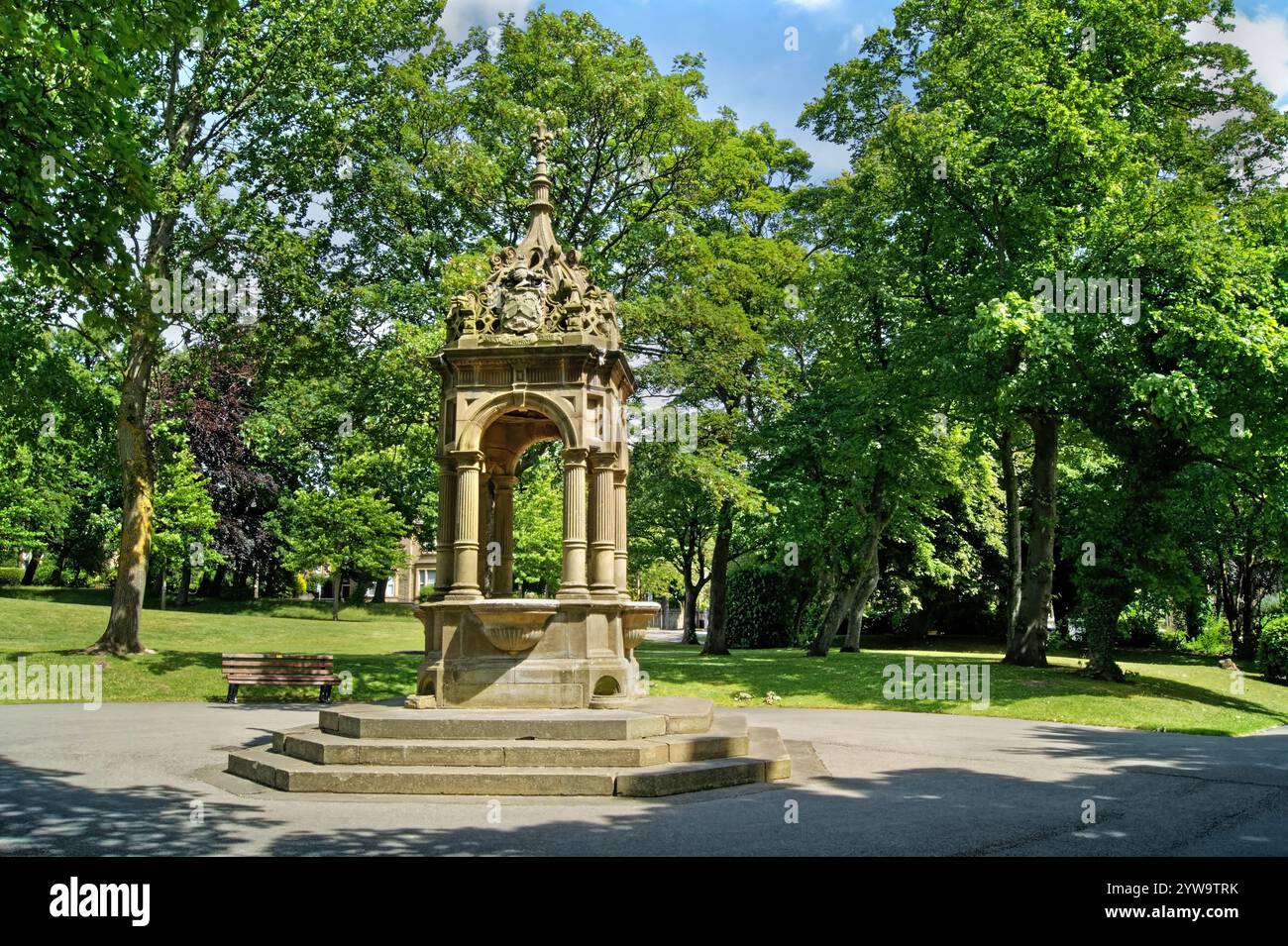 Regno Unito, West Yorkshire, Huddersfield, Greenhead Park, Jubilee Fountain Foto Stock