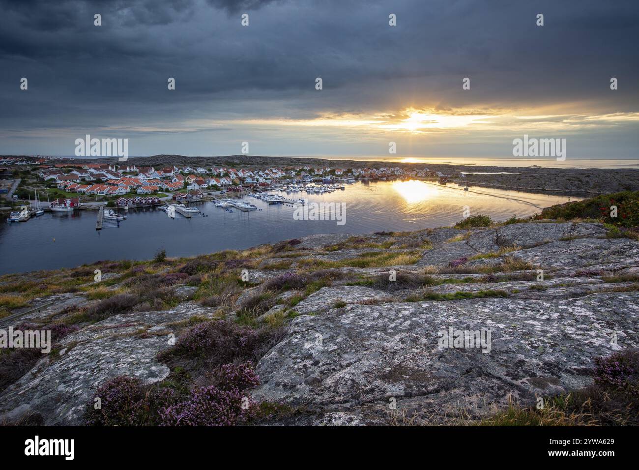 Tramonto sul porto di Smoegen, Svezia, Scandinavia, Europa Foto Stock