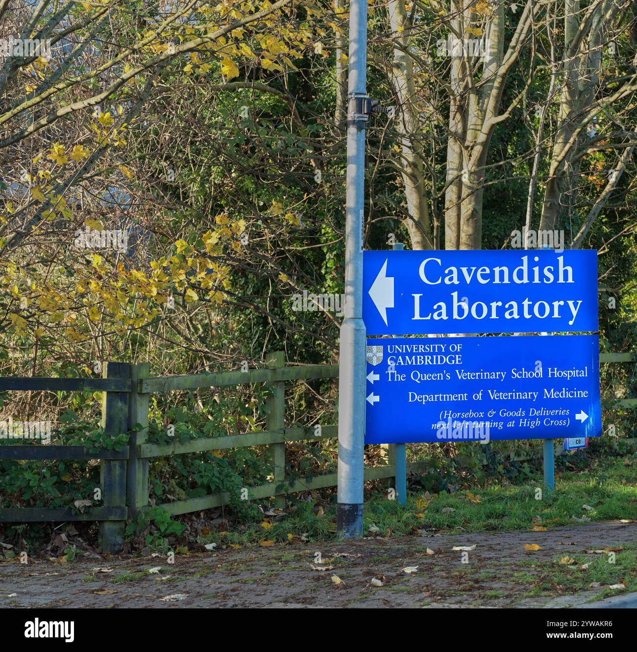 Ingresso al Cavendish Laboratory e al Queen's Veterinary School Hospital e al Dipartimento di Medicina veterinaria, Università di Cambridge, West Cambr Foto Stock