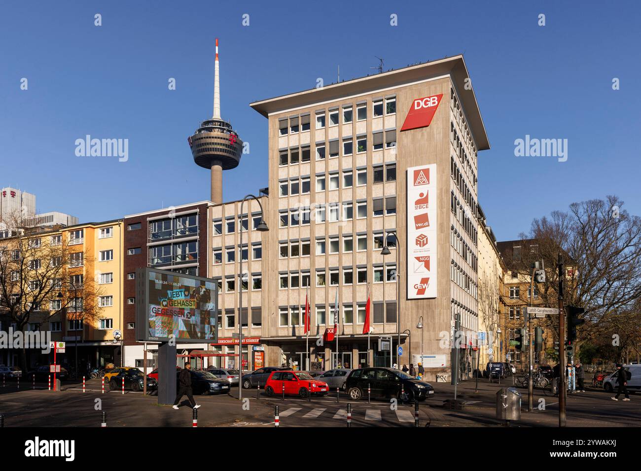 Sede del sindacato di Colonia, sede della Confederazione sindacale tedesca a Hans-Boeckler-Platz 1, dietro la torre della televisione di Colonia, Germania. Foto Stock