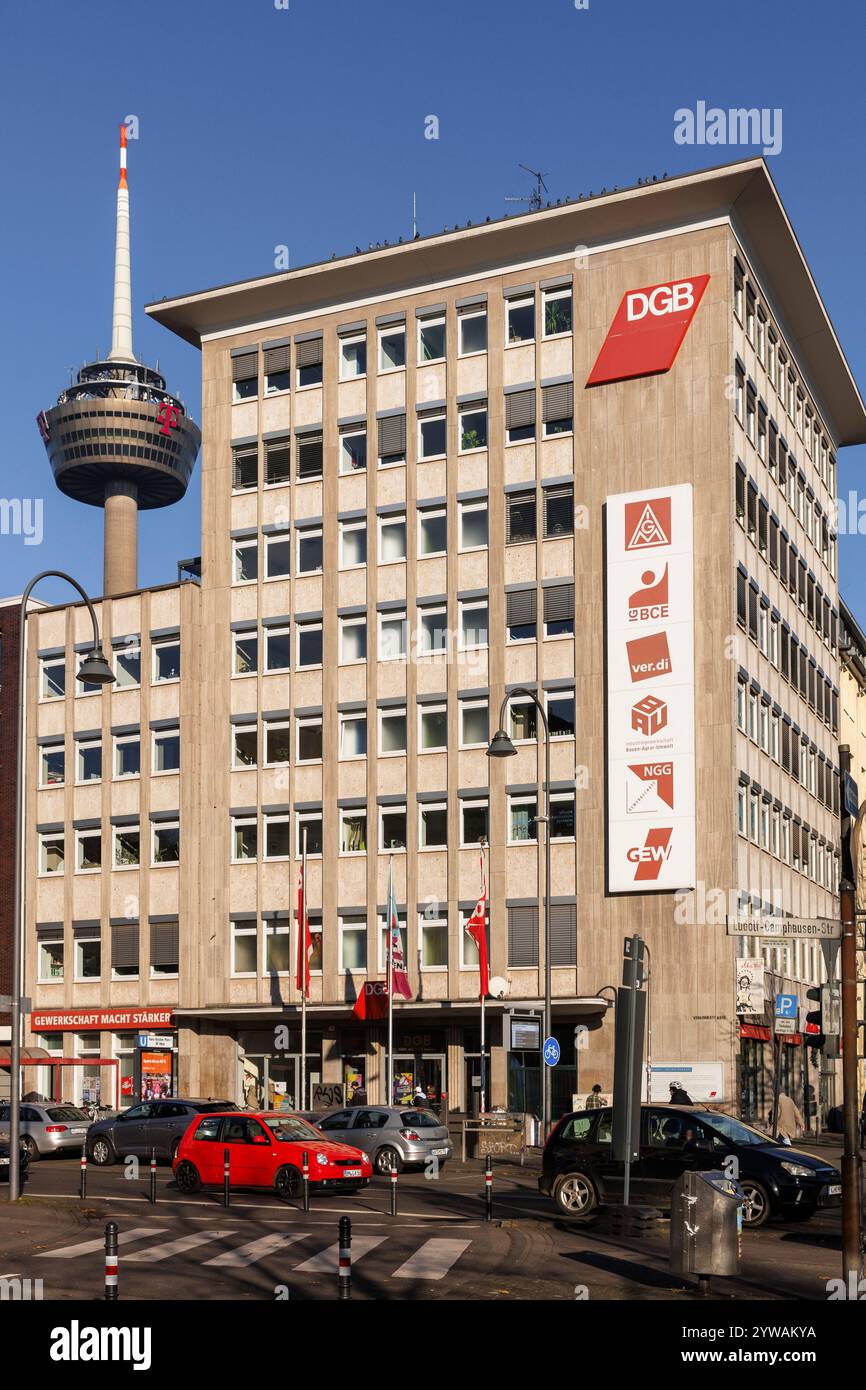 Sede del sindacato di Colonia, sede della Confederazione sindacale tedesca a Hans-Boeckler-Platz 1, dietro la torre della televisione di Colonia, Germania. Foto Stock