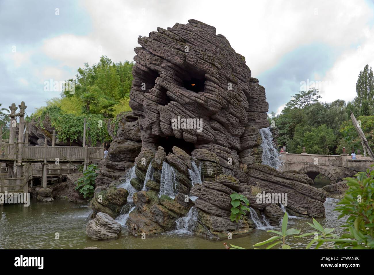 Skull Rock presso l'Isola avventura meridionale, in Adventureland, a Disneyland Paris, Marne-la-Vallée, Francia Foto Stock