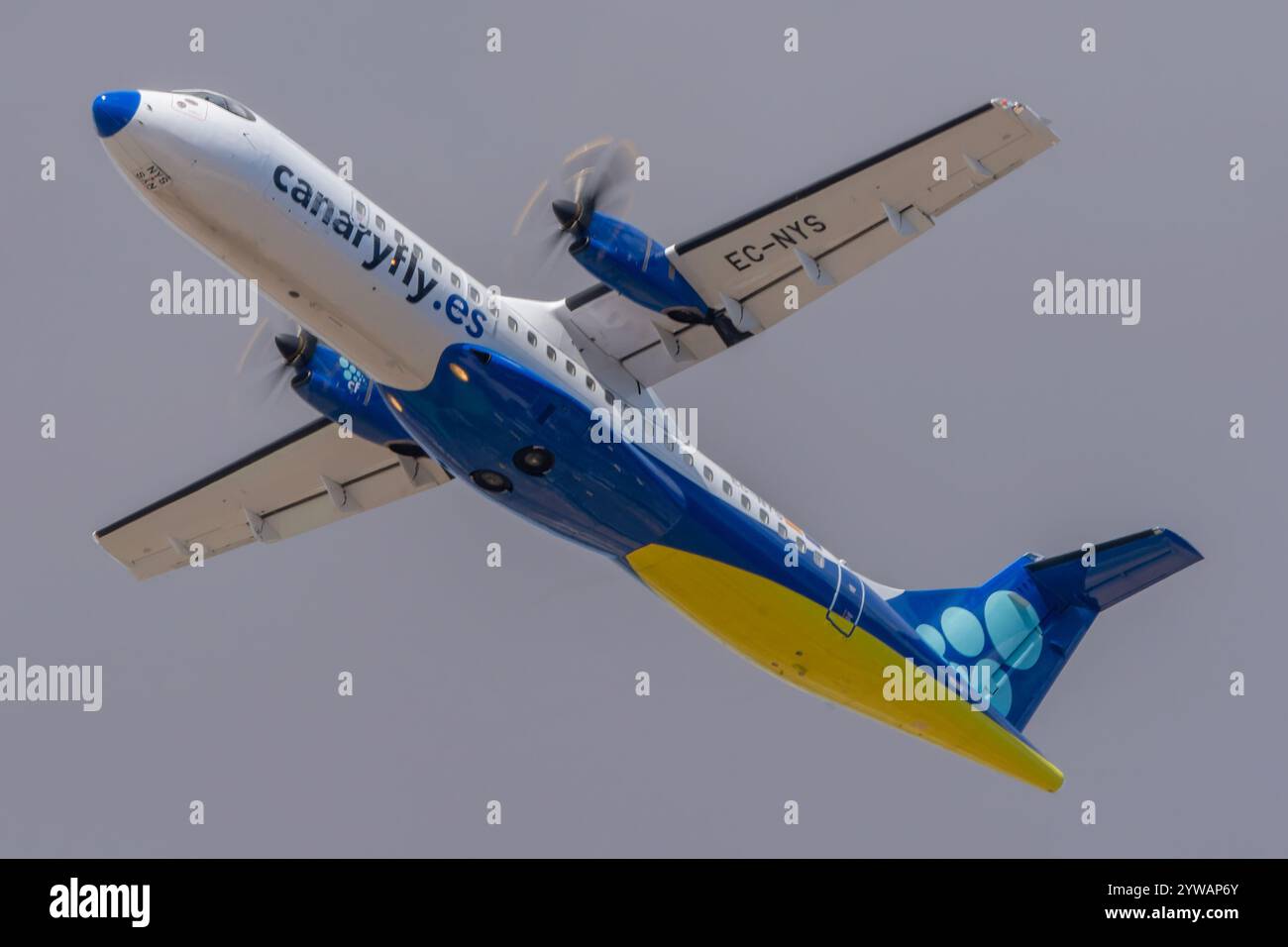 Aereo di linea regionale ATR 72 CanaryFly decollo all'aeroporto di Gran Canaria, Gando Foto Stock