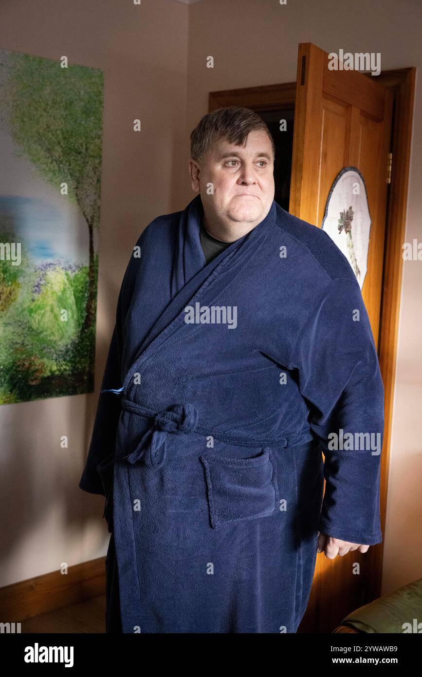 James Philpot, capo del quartiere locale, osserva sulla strada che asma Fawaz al-Assad, i genitori della First Lady of Syria Fawaz e Sahar Akhras vivono. Foto Stock