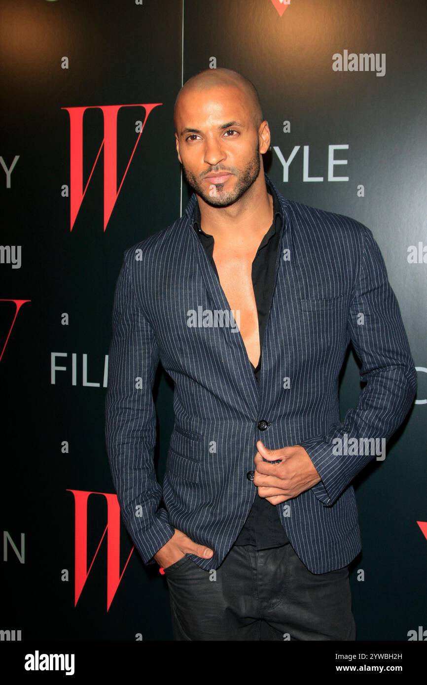 WEST HOLLYWOOD, CALIFORNIA - 8 GENNAIO: Ricky Whittle all'evento '30 Years of Fashion and Film and the Next Generation of Style Icons' con W Magazine e GUESS all'evento Laurel hardware l'8 gennaio 2013 a West Hollywood, California. (Credit Image: © Nina Prommer/ZUMA Press Wire) SOLO PER USO EDITORIALE! Non per USO commerciale! Foto Stock