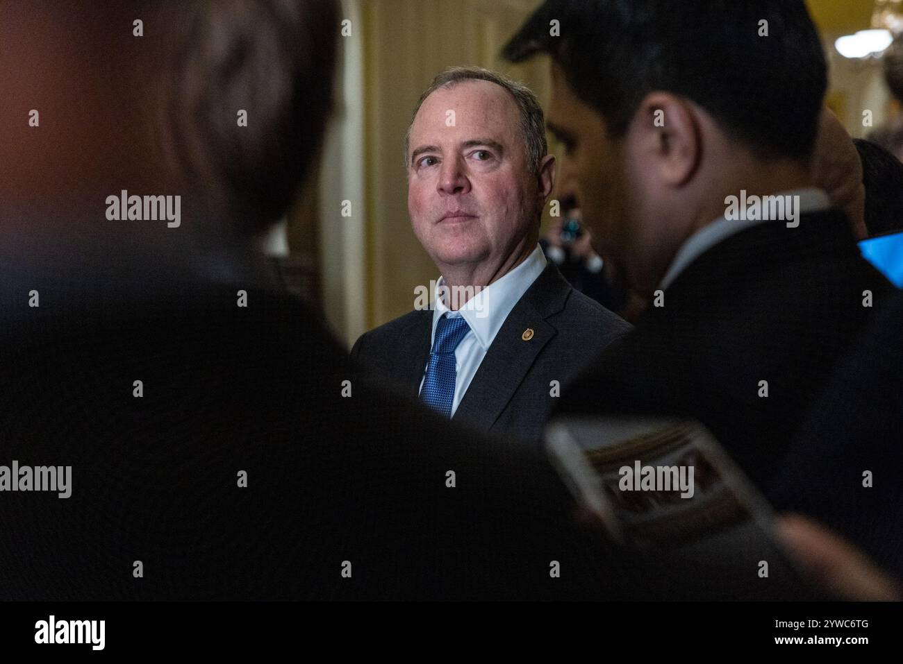 Washington, Stati Uniti. 10 dicembre 2024. Il senatore Adam Schiff (D-CA) viene visto durante una conferenza stampa dopo il pranzo politico del Partito Democratico al Campidoglio degli Stati Uniti a Washington, DC, martedì 10 dicembre 2024. Foto di Anna Rose Layden/UPI credito: UPI/Alamy Live News Foto Stock