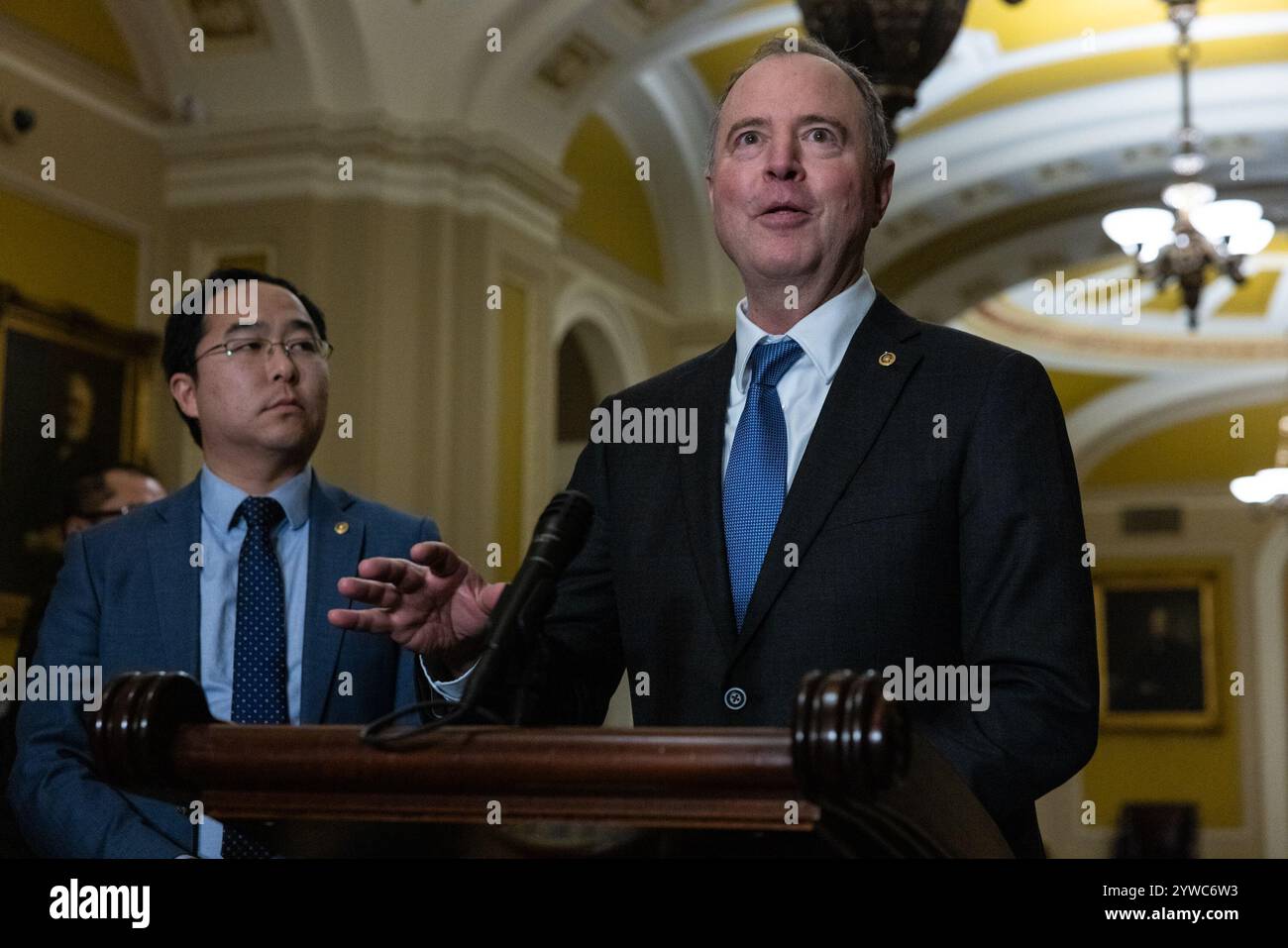Washington, Stati Uniti. 10 dicembre 2024. Il senatore Adam Schiff (D-CA) parla durante una conferenza stampa dopo il pranzo politico del Partito Democratico al Campidoglio degli Stati Uniti a Washington, DC, martedì 10 dicembre 2024. Foto di Anna Rose Layden/UPI credito: UPI/Alamy Live News Foto Stock