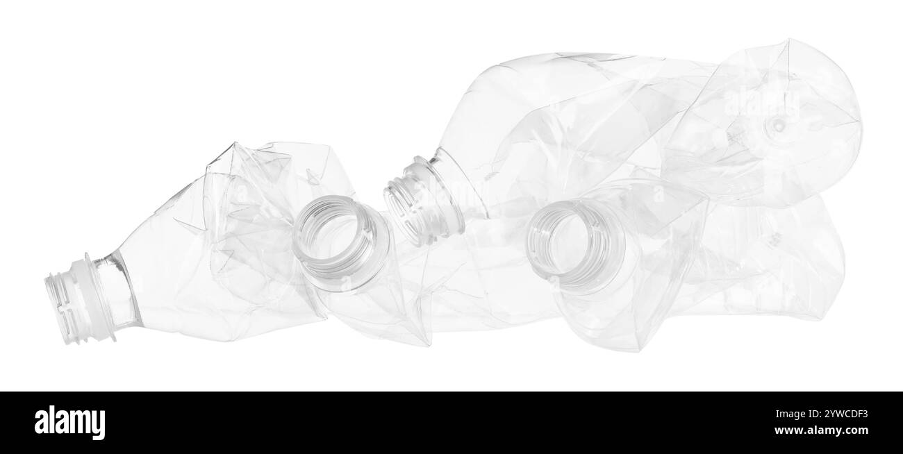 Flaconi di plastica vuoti deformati isolati su bianco Foto Stock