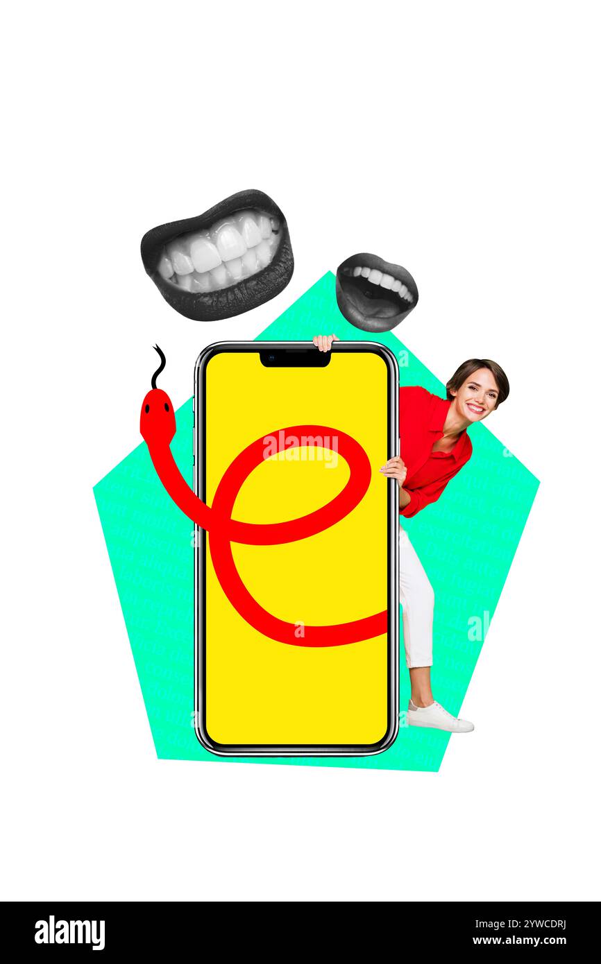Collage verticale giovane donna nascondere smartphone dispositivo digitale serpente cyberbullismo abuso odio insulto macinare bocca denti frammento di viso Foto Stock