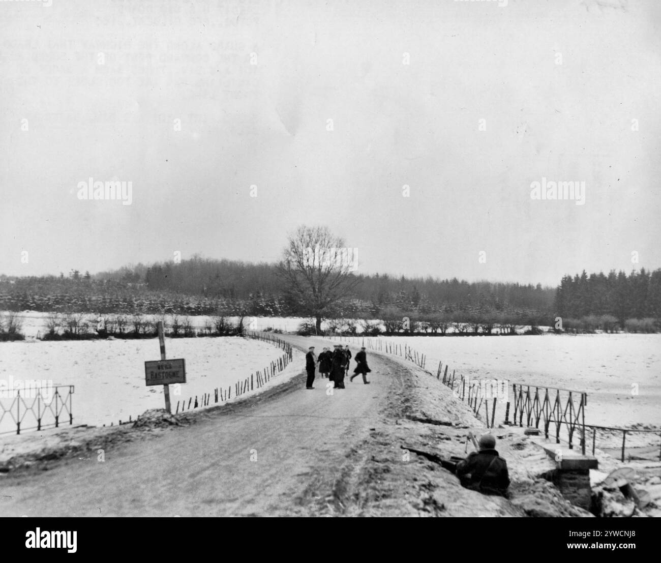 Avamposto sulla strada per Bastogne Belgio 30 dicembre 1944 (Battaglia delle Ardenne) Foto Stock