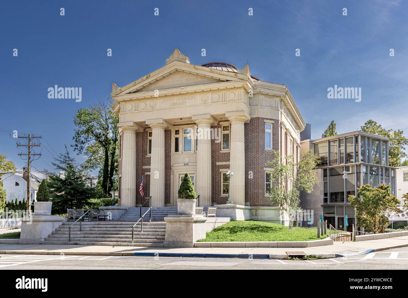 Facciata anteriore della John Jermaine Memorial Library Foto Stock