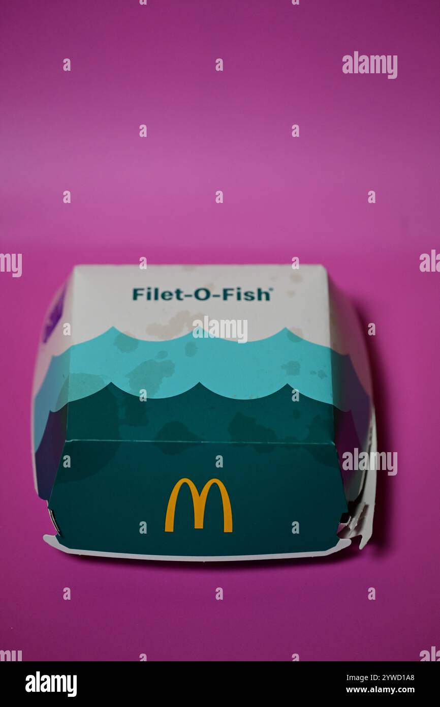 Skånes-Fagerhult, Skåne, Svezia. 11 dicembre 2024. McDonalds Filet-o-Fish. Foto Stock