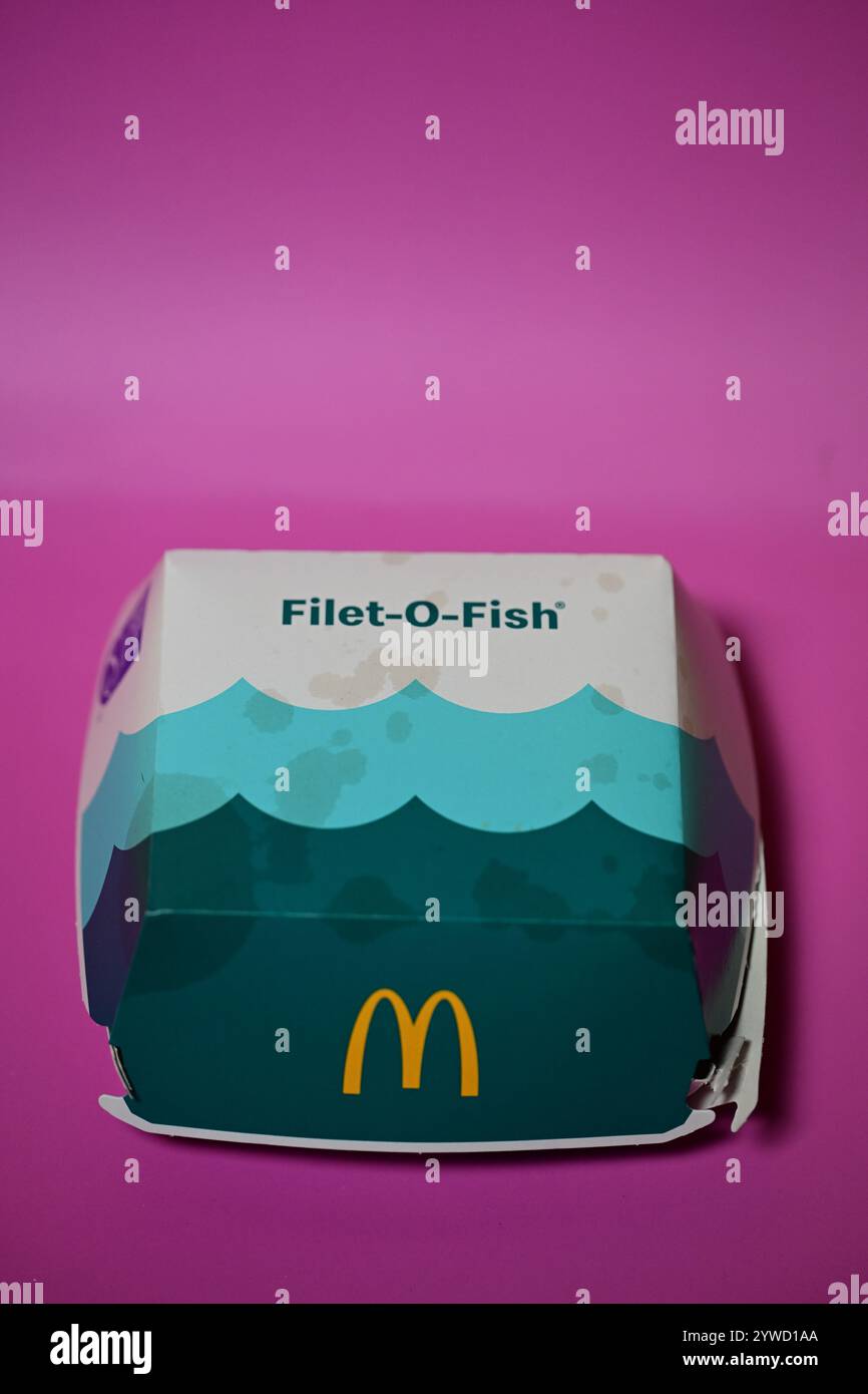 Skånes-Fagerhult, Skåne, Svezia. 11 dicembre 2024. McDonalds Filet-o-Fish. Foto Stock