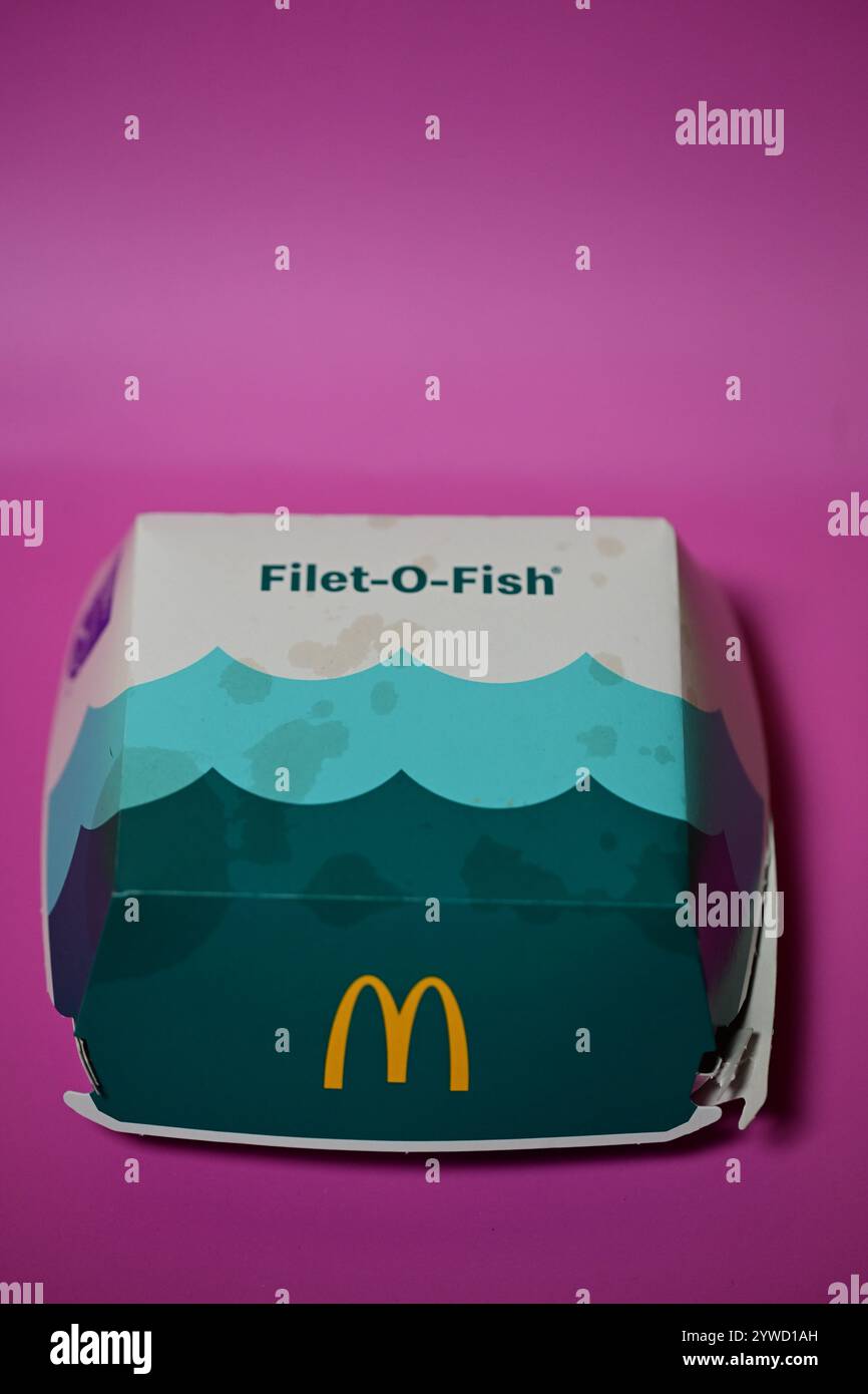 Skånes-Fagerhult, Skåne, Svezia. 11 dicembre 2024. McDonalds Filet-o-Fish. Foto Stock