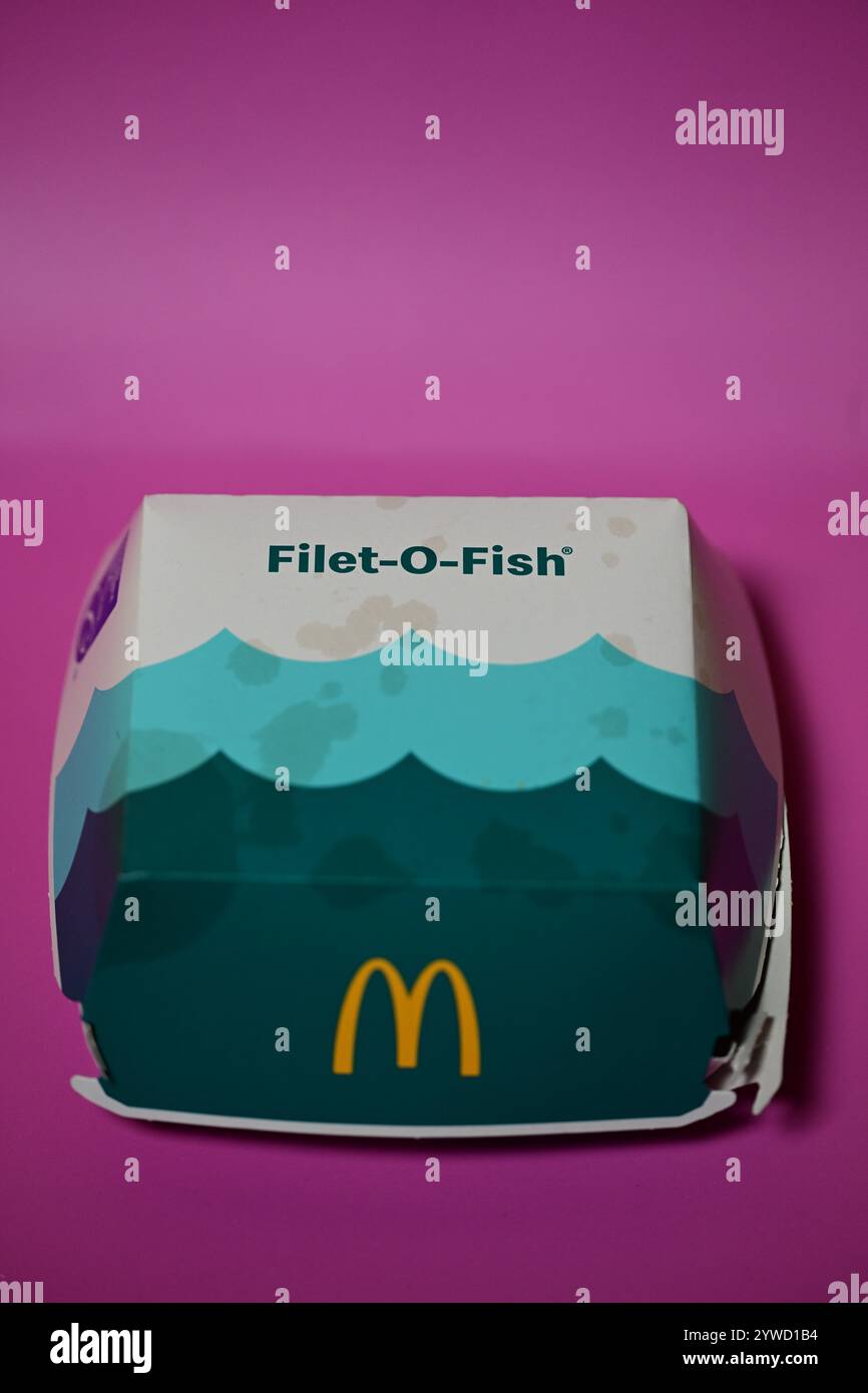 Skånes-Fagerhult, Skåne, Svezia. 11 dicembre 2024. McDonalds Filet-o-Fish. Foto Stock