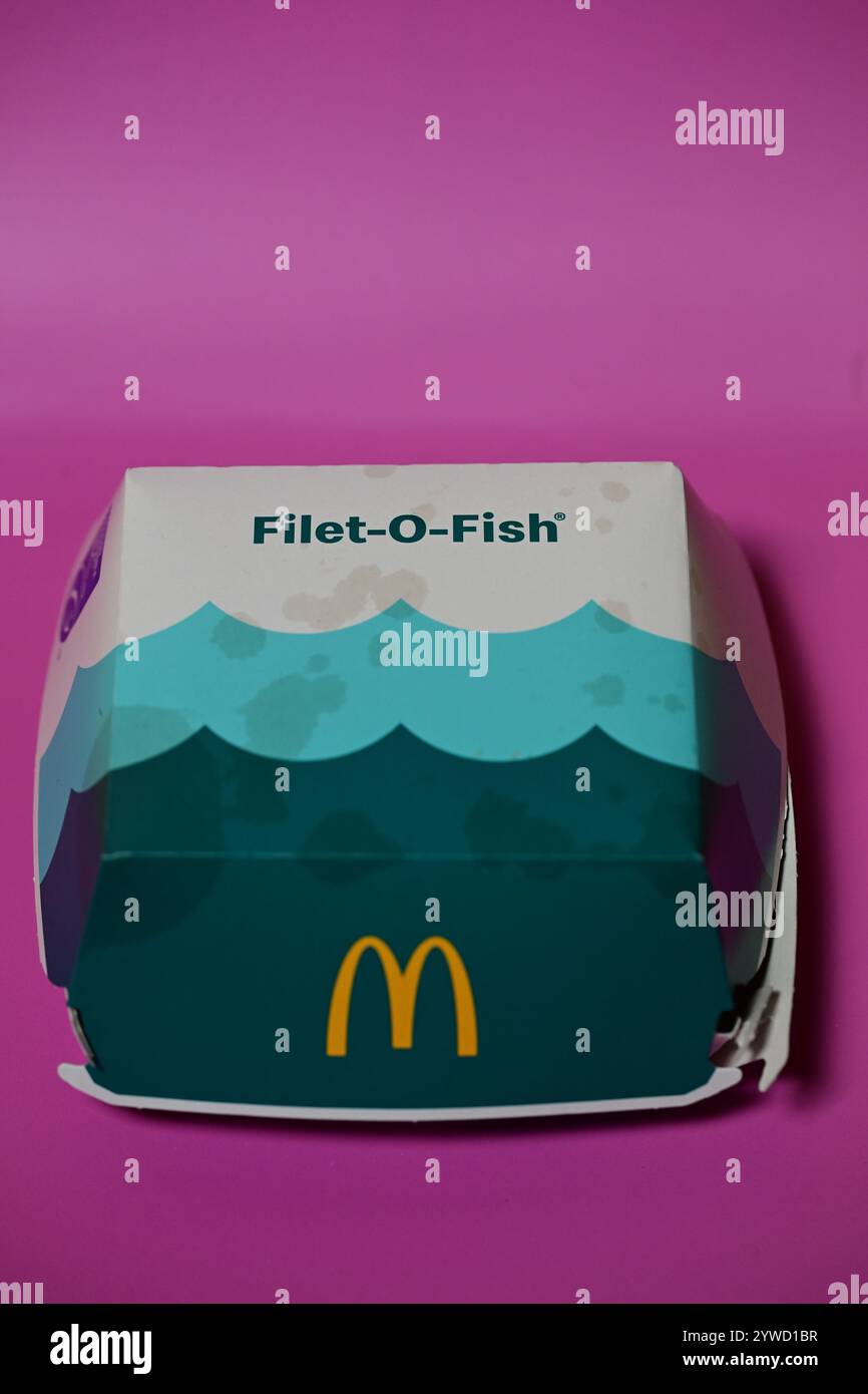 Skånes-Fagerhult, Skåne, Svezia. 11 dicembre 2024. McDonalds Filet-o-Fish. Foto Stock
