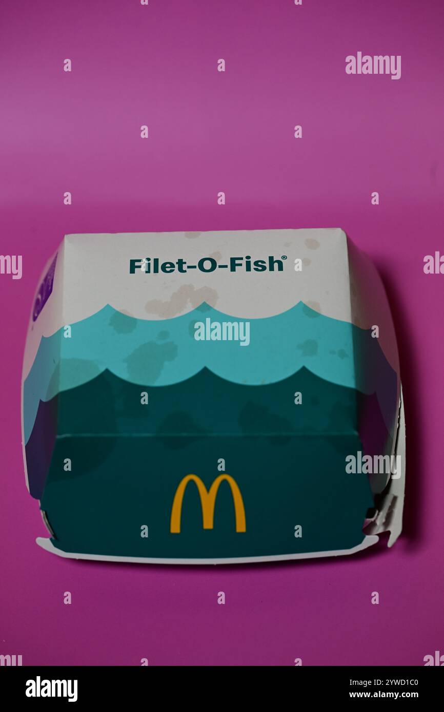 Skånes-Fagerhult, Skåne, Svezia. 11 dicembre 2024. McDonalds Filet-o-Fish. Foto Stock